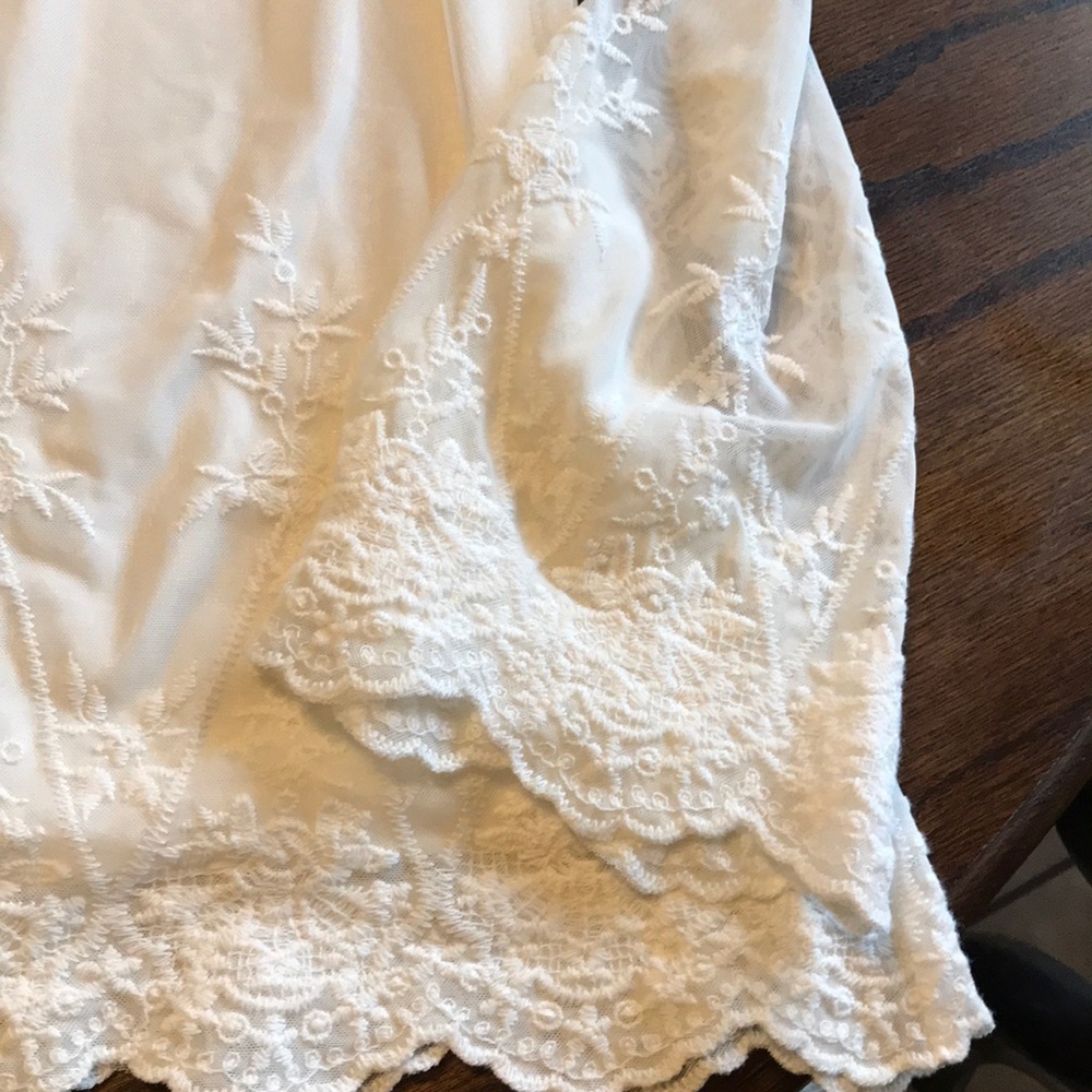 Beautiful Blouse - Picture 4 of 5